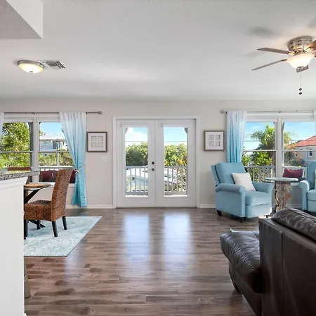 24Th St Beach House! 50Ft To The Beach Or The Bay!